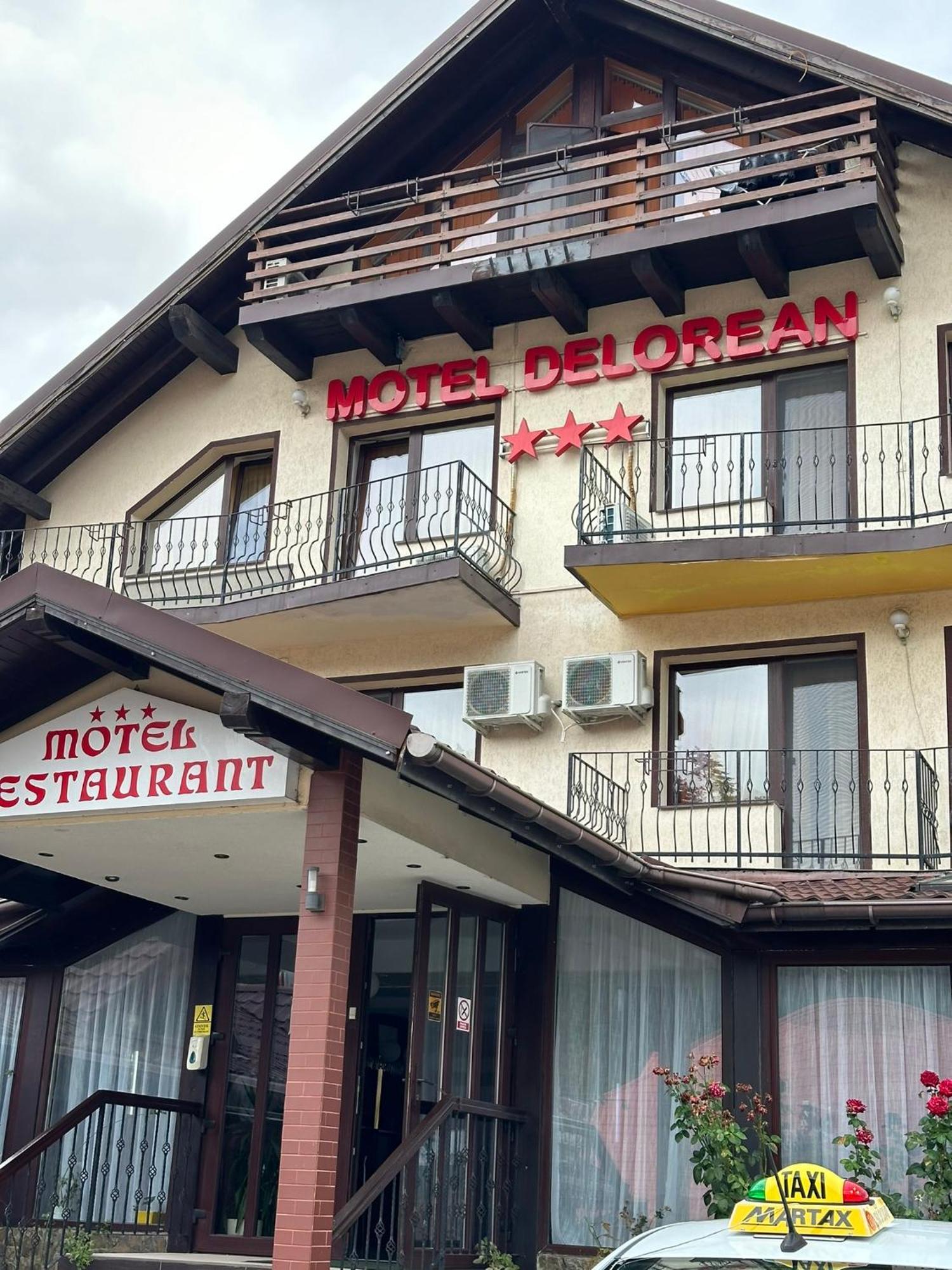 Restaurant Motel Dolorean Sacele Exterior photo
