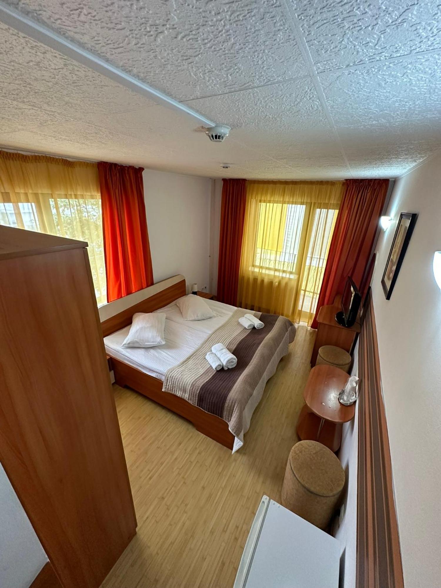 Restaurant Motel Dolorean Sacele Exterior photo