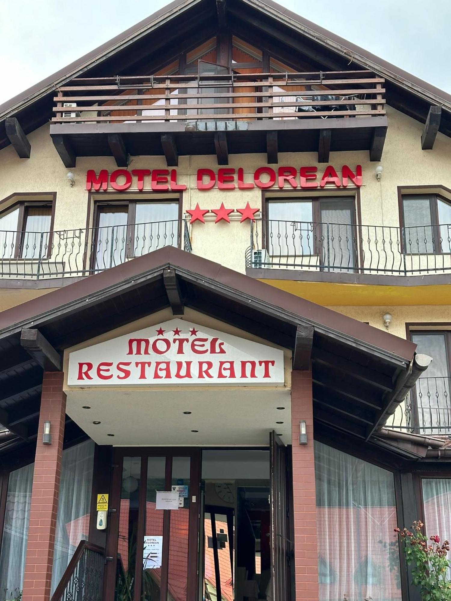 Restaurant Motel Dolorean Sacele Exterior photo
